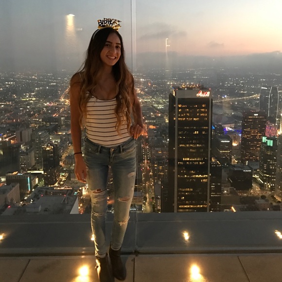 🔸 Meet Your Posher 🤪 - Picture 1 of 4